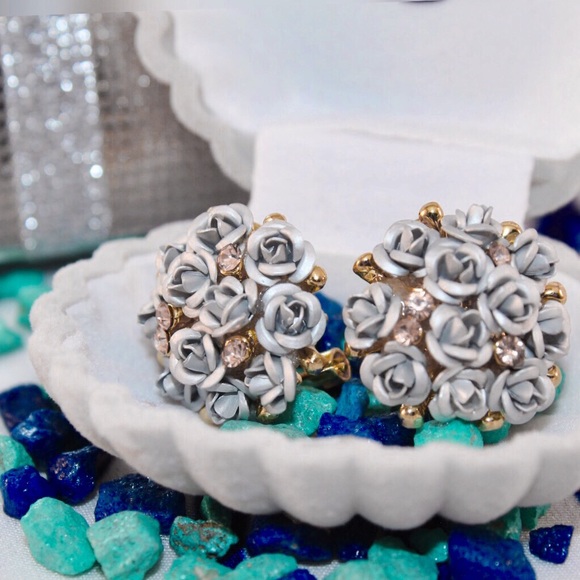 Jewelry - Dusty Blue Bouquet Round Earrings Korean Set